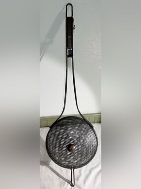 Vintage 31” Androck Campfire Metal Popcorn Popper And Nut Roaster Wood Handle